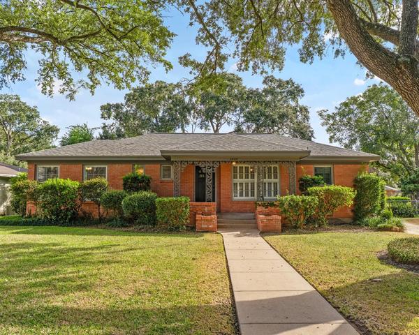 2404 Marguerite St, Bay City, TX 77414