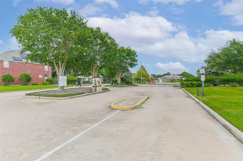9906 Palisade Lakes Dr, Houston, TX 77095
