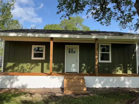 808 Josephine St, Yoakum, TX 77995