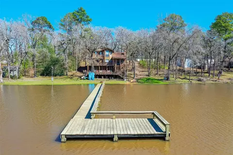 431 Shoreline Dr, Huntsville, TX 77320