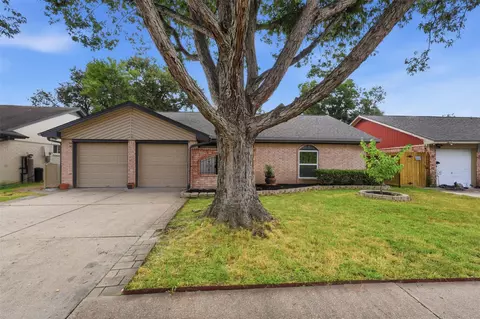 8806 Twisting Vine Ln, Houston, TX 77040