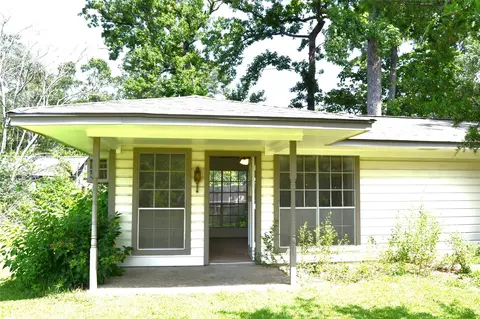 Exterior - 101 Summit Dr, Conroe, TX 77303 photo 5 of 8