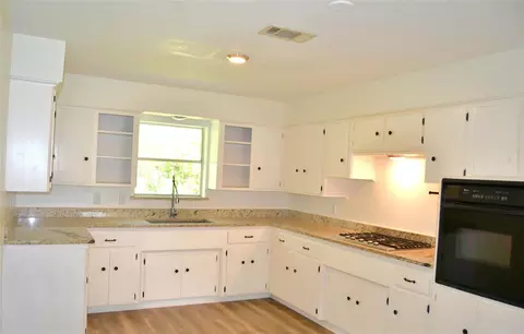 Kitchen - 101 Summit Dr, Conroe, TX 77303 photo 1 of 1