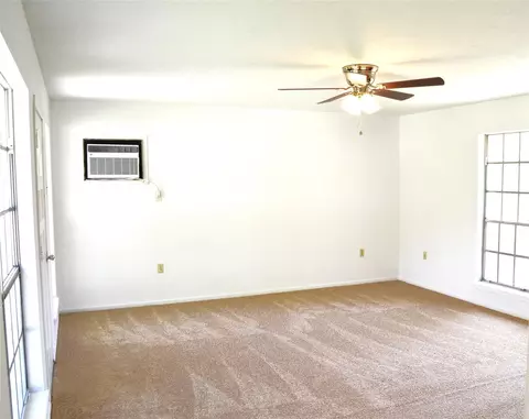 Living - 101 Summit Dr, Conroe, TX 77303 photo 2 of 4
