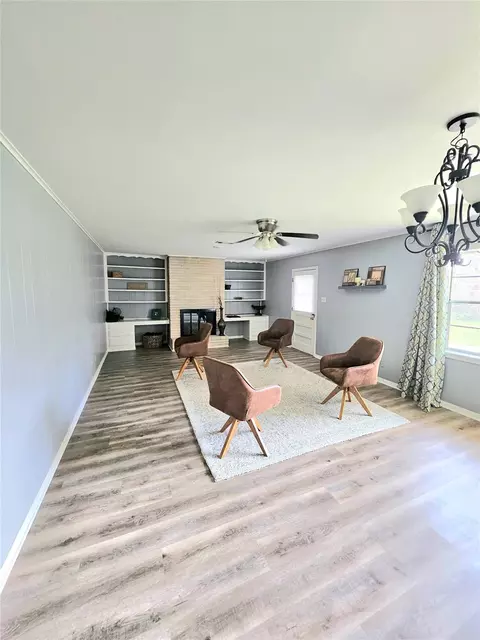 Living - 101 Summit Dr, Conroe, TX 77303 photo 4 of 4