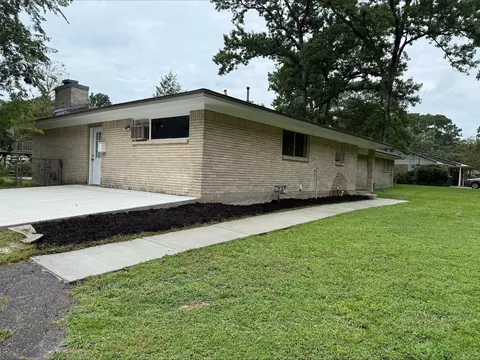 Exterior - 101 Summit Dr, Conroe, TX 77303 photo 6 of 8