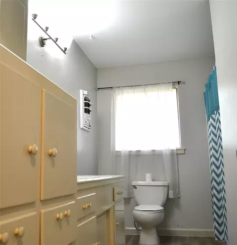 Bath - 101 Summit Dr, Conroe, TX 77303 photo 1 of 3