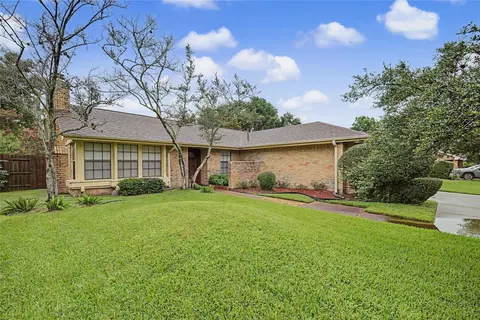 15722 Beechnut St, Houston, TX 77083
