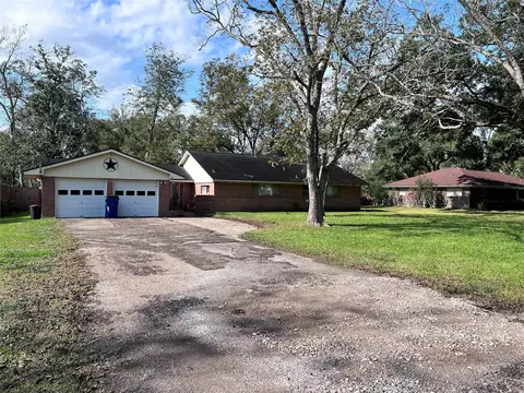 707 Maple St, Sweeny, TX 77480 photo 1