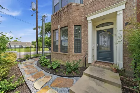 2110 Shearn St #16, Houston, TX 77007