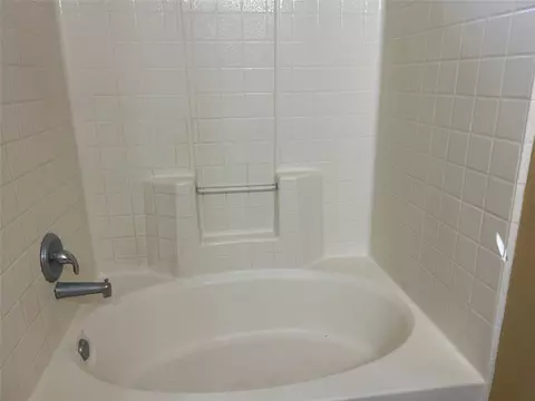 Bath - 24227 Pinecreek Pt, Spring, TX 77373 photo 2 of 2