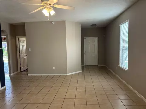 Living - 24227 Pinecreek Pt, Spring, TX 77373 photo 2 of 4