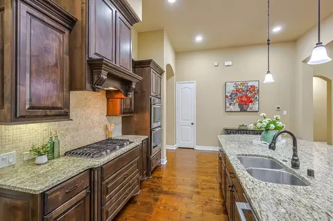 Kitchen - 515 Mill Creek Rd, Pinehurst, TX 77362 photo 5 of 7