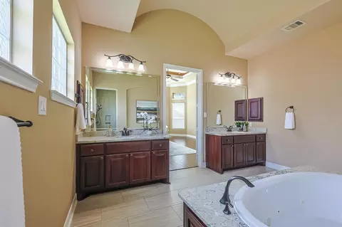 Bath - 515 Mill Creek Rd, Pinehurst, TX 77362 photo 2 of 7