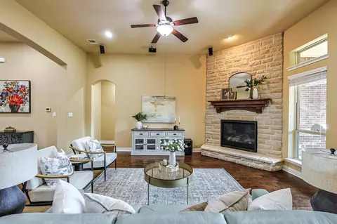 Living - 515 Mill Creek Rd, Pinehurst, TX 77362 photo 3 of 7