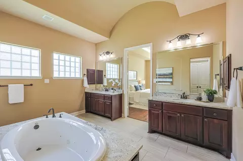 Bath - 515 Mill Creek Rd, Pinehurst, TX 77362 photo 3 of 7