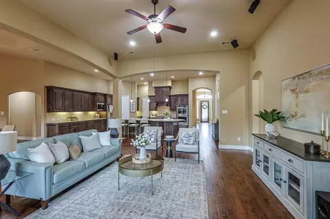 Living - 515 Mill Creek Rd, Pinehurst, TX 77362 photo 2 of 7
