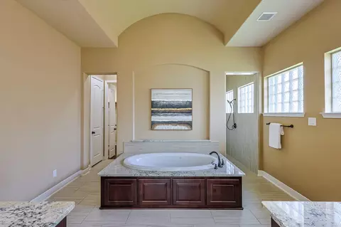 Bath - 515 Mill Creek Rd, Pinehurst, TX 77362 photo 1 of 7