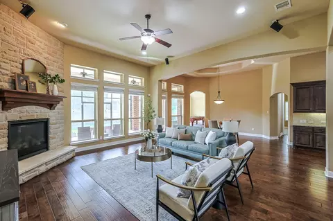Living - 515 Mill Creek Rd, Pinehurst, TX 77362 photo 4 of 7