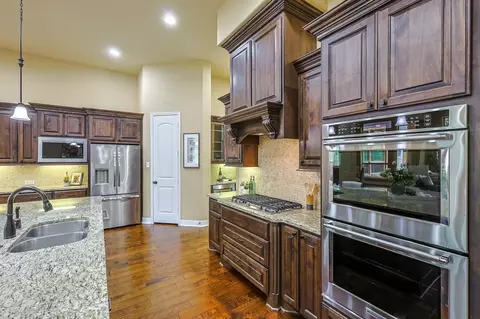 Kitchen - 515 Mill Creek Rd, Pinehurst, TX 77362 photo 3 of 7