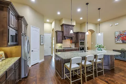 Kitchen - 515 Mill Creek Rd, Pinehurst, TX 77362 photo 4 of 7