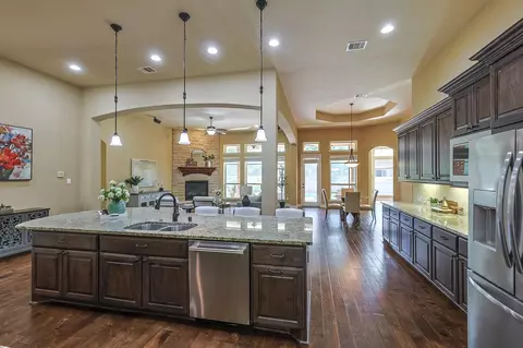 Kitchen - 515 Mill Creek Rd, Pinehurst, TX 77362 photo 7 of 7