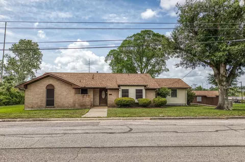 407 W Glenn St, Bellville, TX 77418