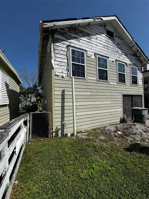 3122 Avenue N 12, Galveston, TX 77550