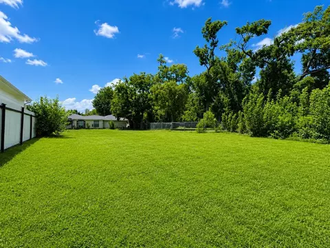 1035 Adolph Dr, Houston, TX 77091