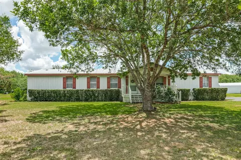 17418 Fx Ball Dr, Elmendorf, TX 78112