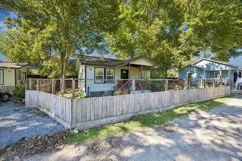 1218 1216 Paul Quinn St, Houston, TX 77091