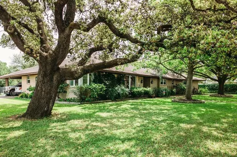1188 E Oak St, La Grange, TX 78945