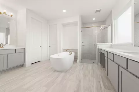 Bath - 16542 Givenchy Ln, Conroe, TX 77302 photo 1 of 5