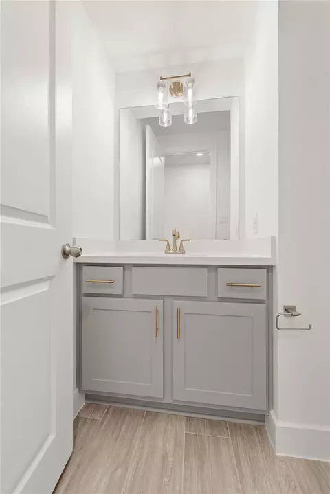 Bath - 16542 Givenchy Ln, Conroe, TX 77302 photo 4 of 5