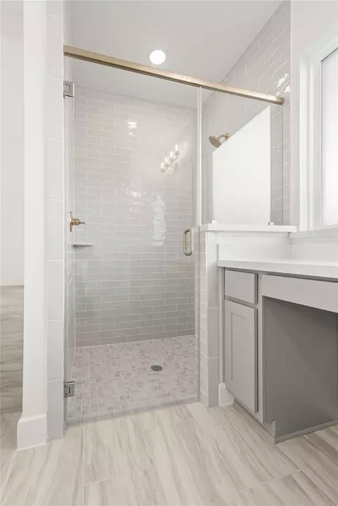 Bath - 16542 Givenchy Ln, Conroe, TX 77302 photo 3 of 5