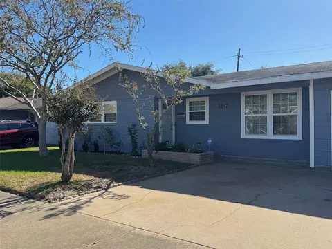 7217 Poplar Dr, Galveston, TX 77551