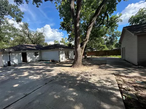 Exterior - 210 Baker Dr, Tomball, TX 77375 photo 12 of 13