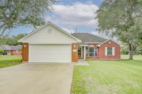 1140 Thomas Dr, Angleton, TX 77515
