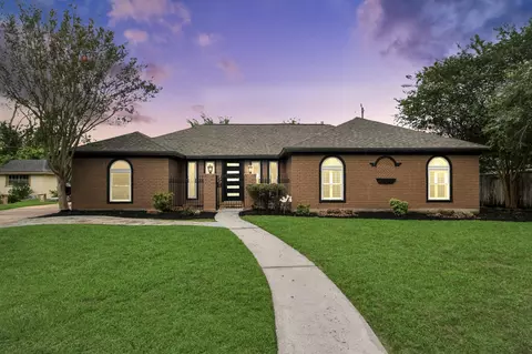 7822 Maple Tree Dr, Houston, TX 77088