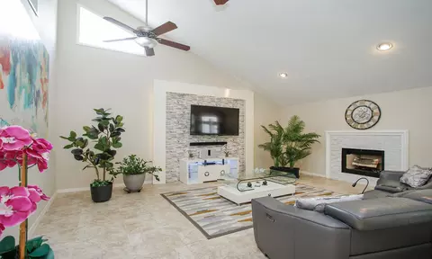 2110 Woodland Park Dr, Houston, TX 77077