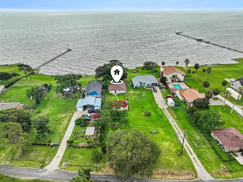 10518 Ocean Dr, Beach City, TX 77523