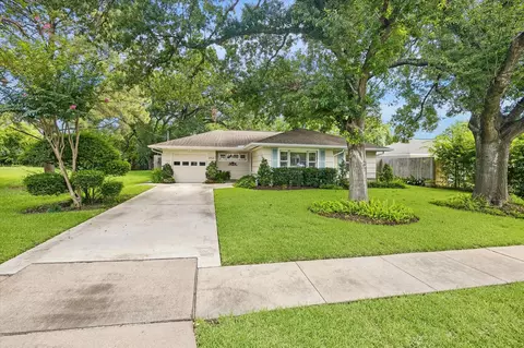4712 Glenmont St, Bellaire, TX 77401