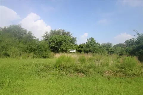 100 Kelly Ln, Smith Point, TX 77514