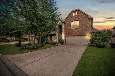 14 S Estherwood Pl, The Woodlands, TX 77354