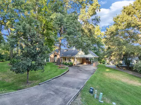185 Lake Dr, Onalaska, TX 77360
