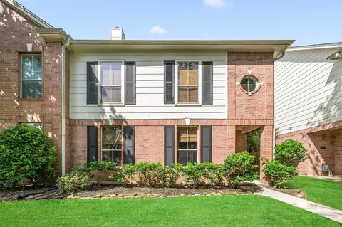 Exterior - 607 Travis St #5, Webster, TX 77598 photo 7 of 8