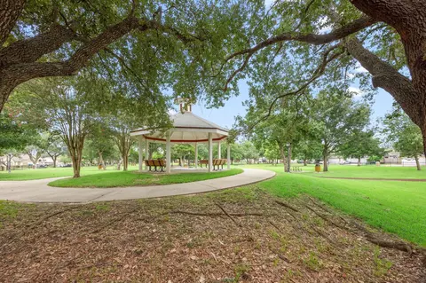 View/Area - 607 Travis St #5, Webster, TX 77598 photo 2 of 3