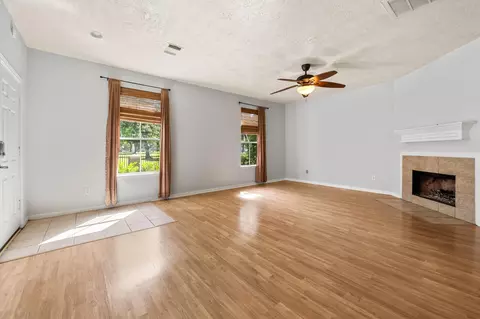 Living - 607 Travis St #5, Webster, TX 77598 photo 2 of 5