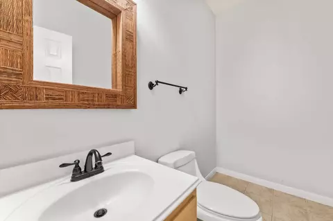 Bath - 607 Travis St #5, Webster, TX 77598 photo 1 of 3
