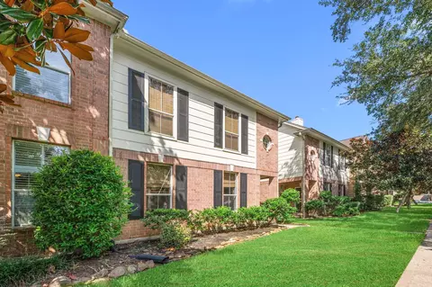 Exterior - 607 Travis St #5, Webster, TX 77598 photo 6 of 8